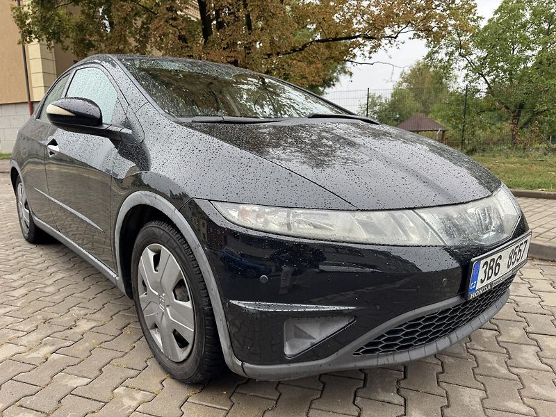 Honda Civic (2008) 1.4 i-DSI 63kW klima - fotka 7 z 13