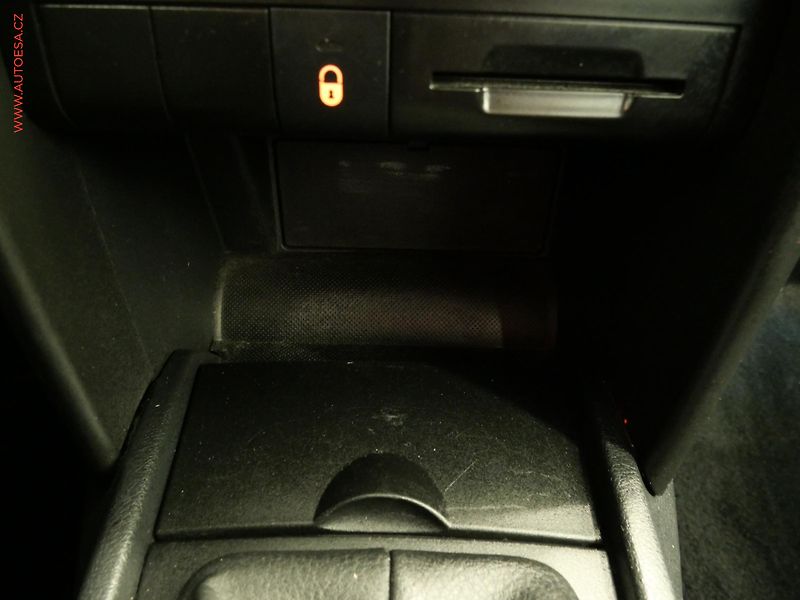 Peugeot 207 (2008) 1.4i, 1.maj,ČR, AC - fotka 17 z 18