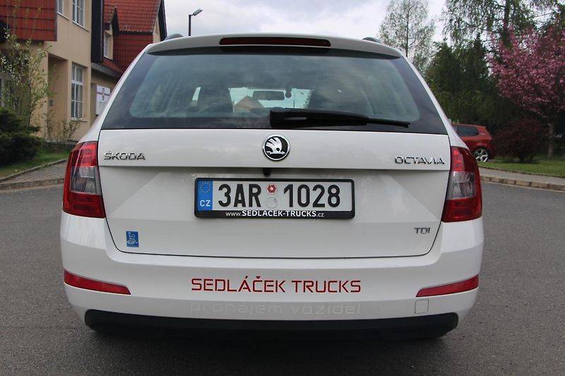 Škoda Octavia 1,6 TDI DSG KLIMA     - fotka 5 z 12