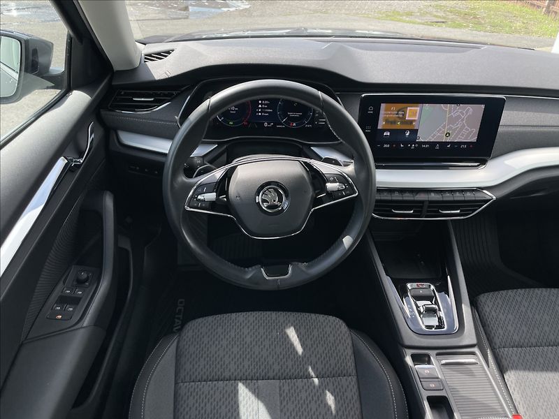 Škoda Octavia 2,0 TDI DSG Style Plus NAVI - fotka 7 z 24