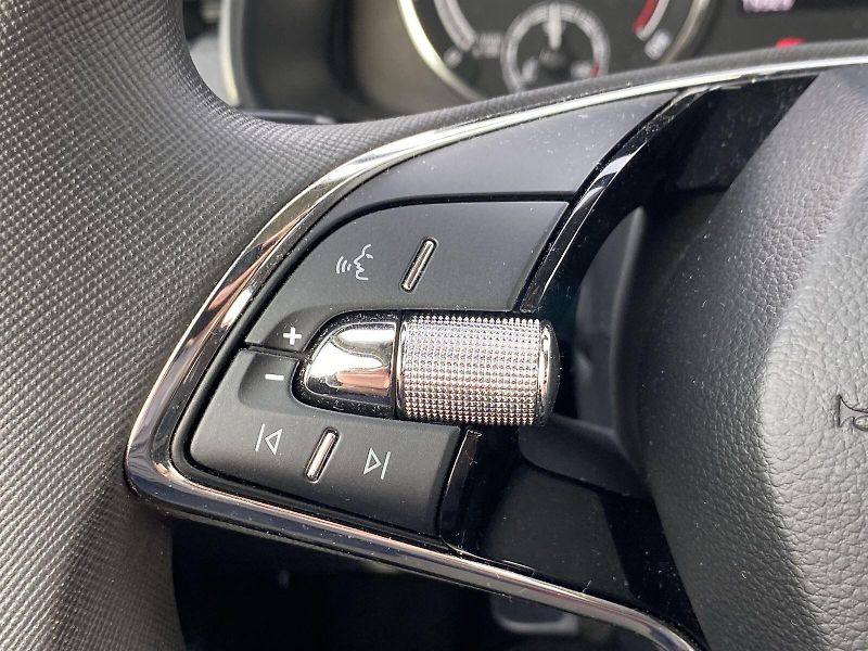Škoda Kamiq (2023) 1.0 TSI Ambition - fotka 21 z 32