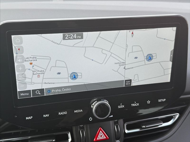 Hyundai i30 1,6 TGDI STYLE AT 1.MAJITEL - fotka 11 z 15