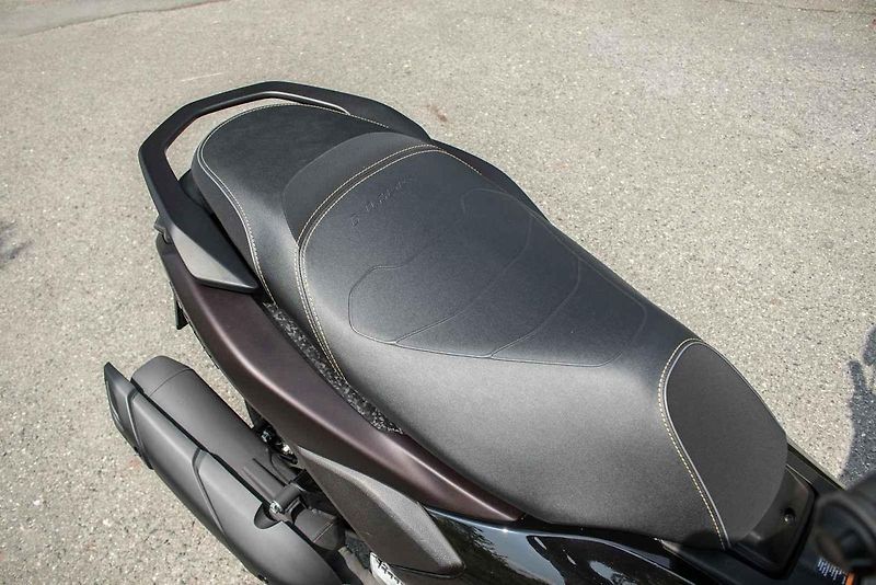 Designem se nový NMax přiblížil maxiskútrům z modelové řady Yamaha.