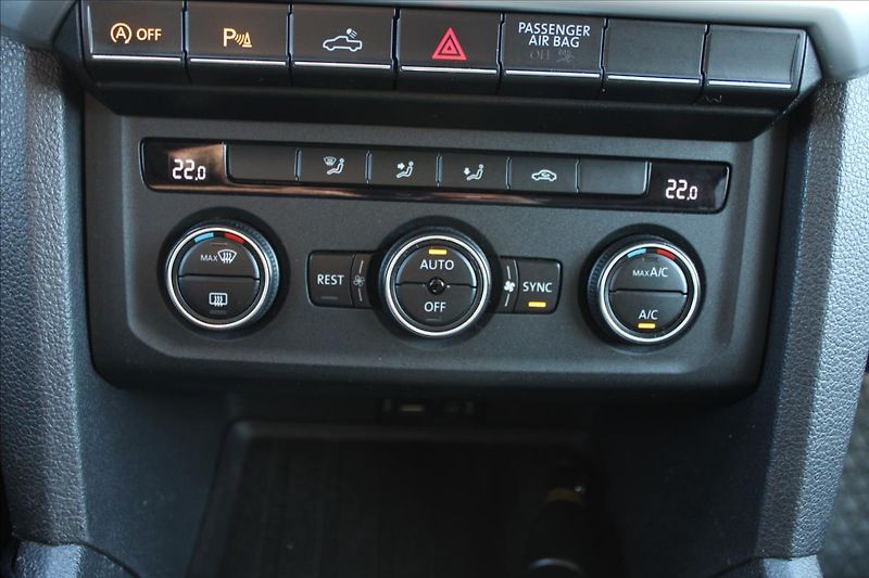 Volkswagen Amarok 3,0 TDI  ČR,AUTOMAT,4x4,DPH - fotka 16 z 33