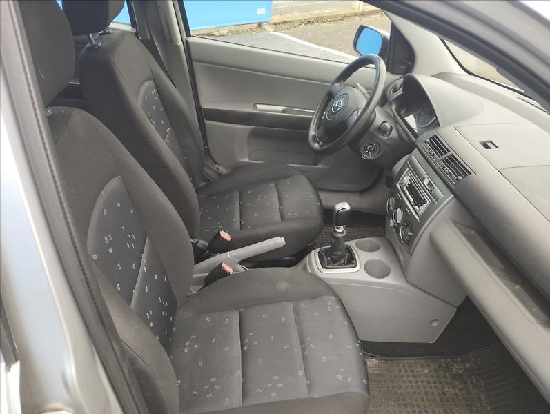 Mazda 2 1,2 - fotka 8 z 14