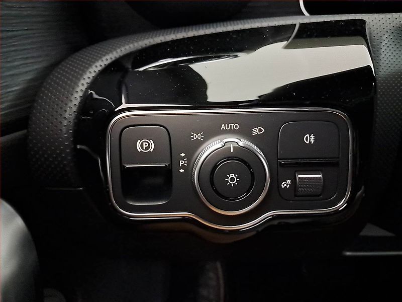 Mercedes-Benz CLA (2020) 180 - fotka 19 z 23
