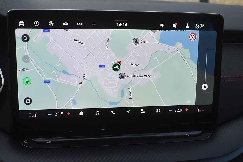 Auto si skvěle rozumí s táhlými zatáčkami