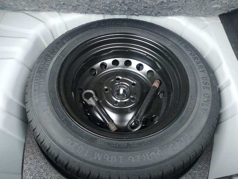 Nissan Juke 1.0 DIG-T, 114k, 7AT, NA CESTĚ - fotka 29 z 29