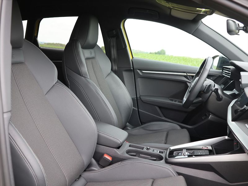 Audi S3 2,0 TSI 228 kW quattro Automat - fotka 11 z 38
