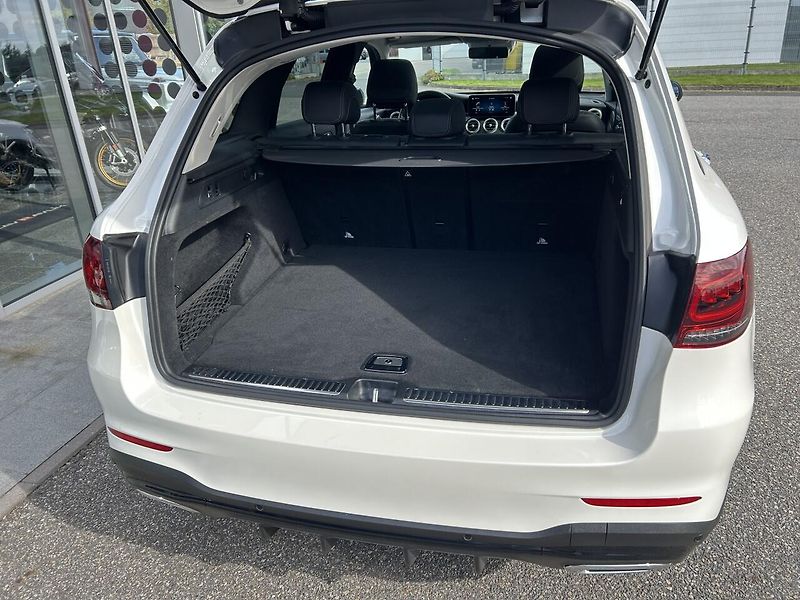 Mercedes-Benz GLC 300d 4MATIC AMG AIRMATIC - fotka 29 z 30