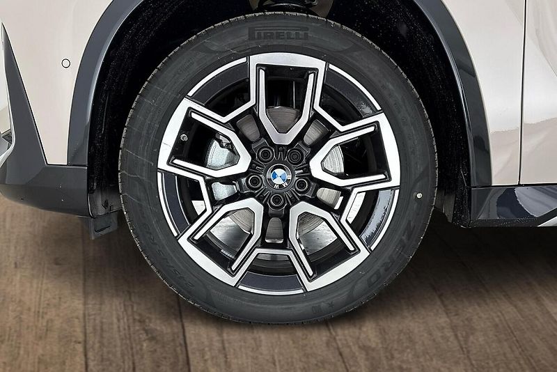 BMW X1 sDrive18d - fotka 6 z 22