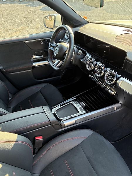 Mercedes-Benz GLB (2024) 200d 4MATIC - fotka 6 z 14