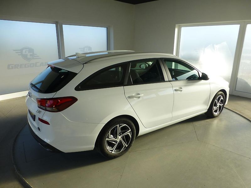 Hyundai i30 (2021) 1,6CRDI*ALU*AC**PARK.S**KAMERA - fotka 6 z 23