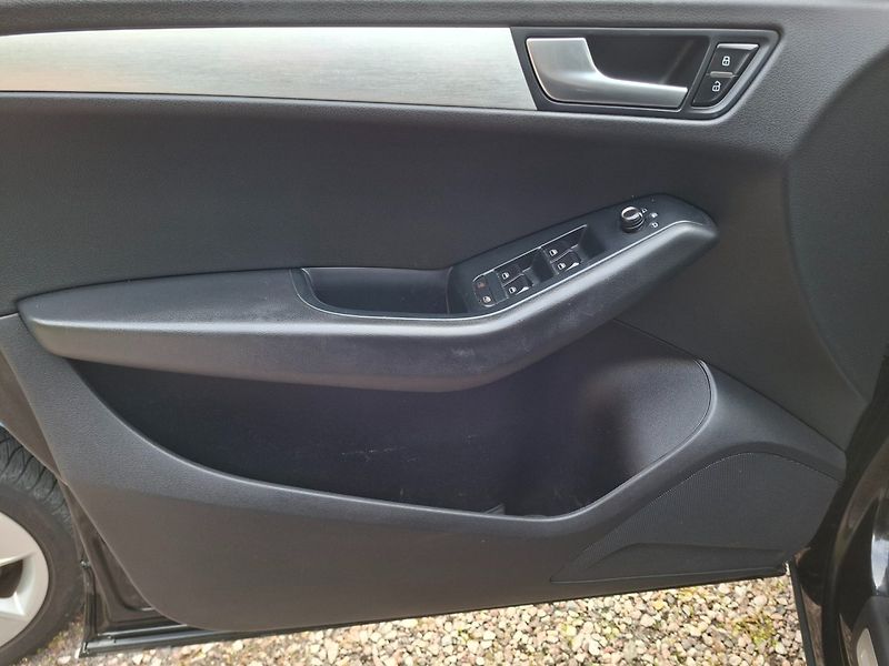 Audi Q5 (2012) 2.0TDI 105kW QUATTRO S-LINE - fotka 19 z 35