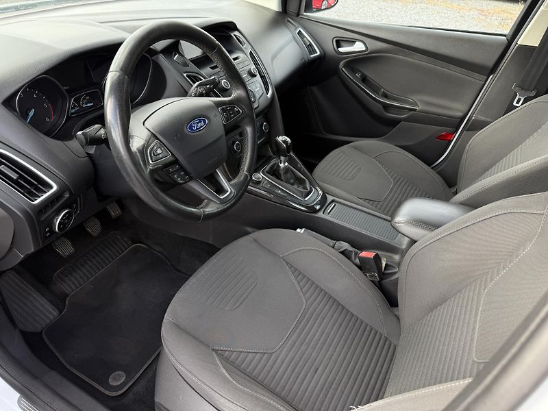 Ford Focus 1.5TDCi 88kW ČR - fotka 9 z 18