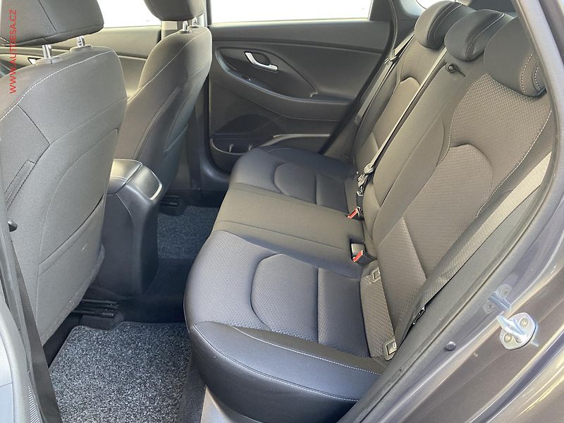Hyundai i30 (2018) 1.0 T-GDi, Style, navi - fotka 10 z 18