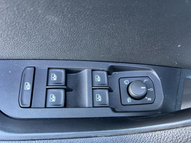 Škoda Karoq Style 1.5TSi NAVI KAMERA ALU - fotka 12 z 44