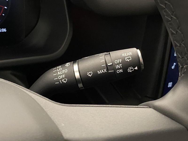Land Rover Defender 110 D250 X-DYNAMIC SE AWD CZ - fotka 22 z 48
