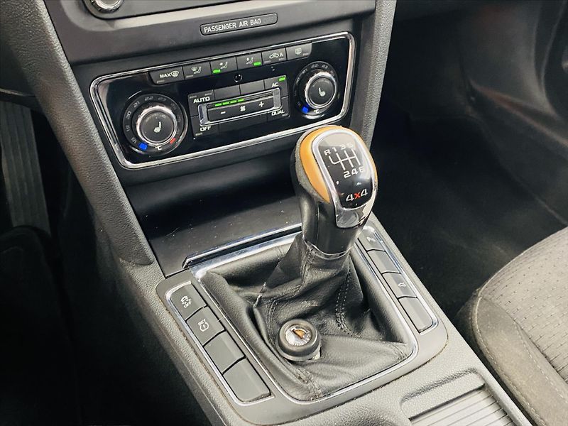 Škoda Superb 2,0 TDI 125kW 4x4 Elegance - fotka 19 z 25