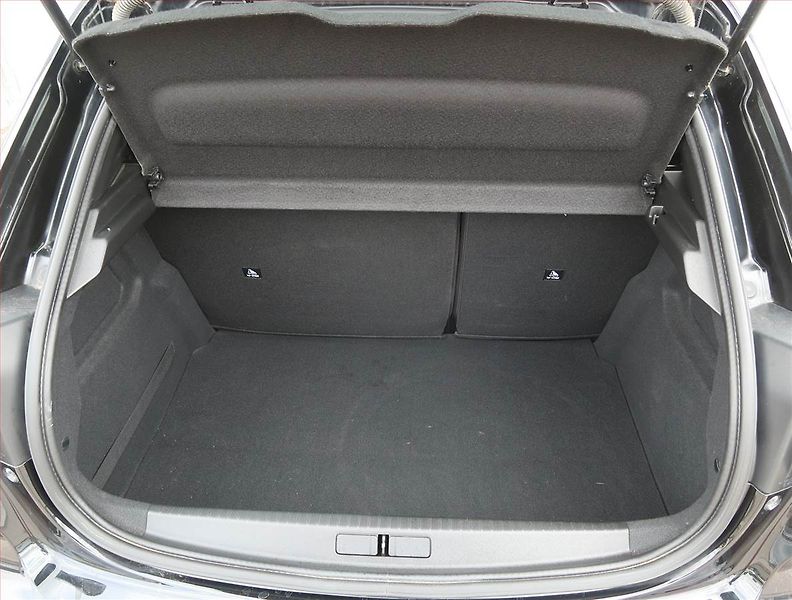 Peugeot 208 (2022) Allure 1.2 PureTech - fotka 13 z 17