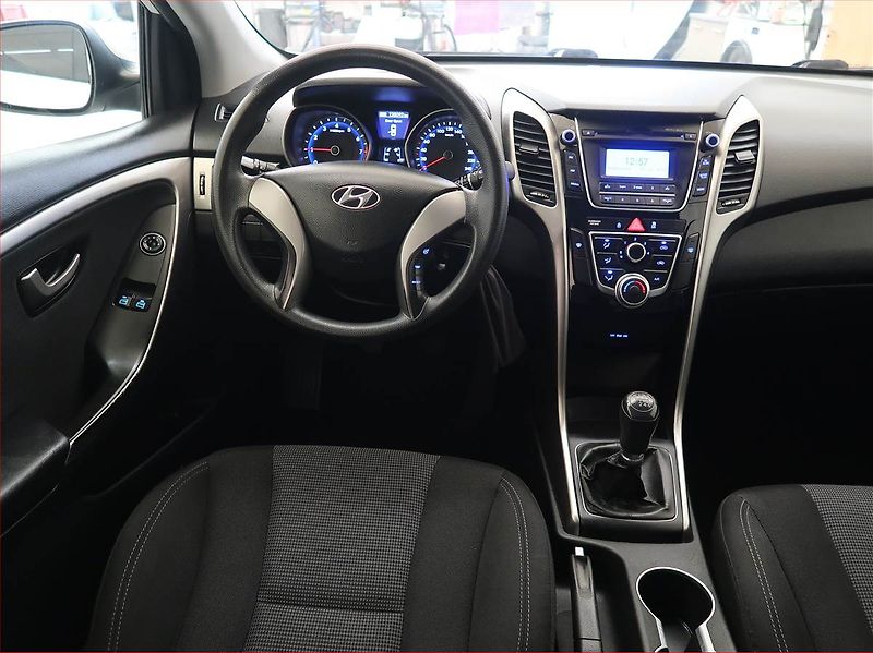 Hyundai i30 (2013) 1.4 CVVT, Park. senzory - fotka 7 z 14