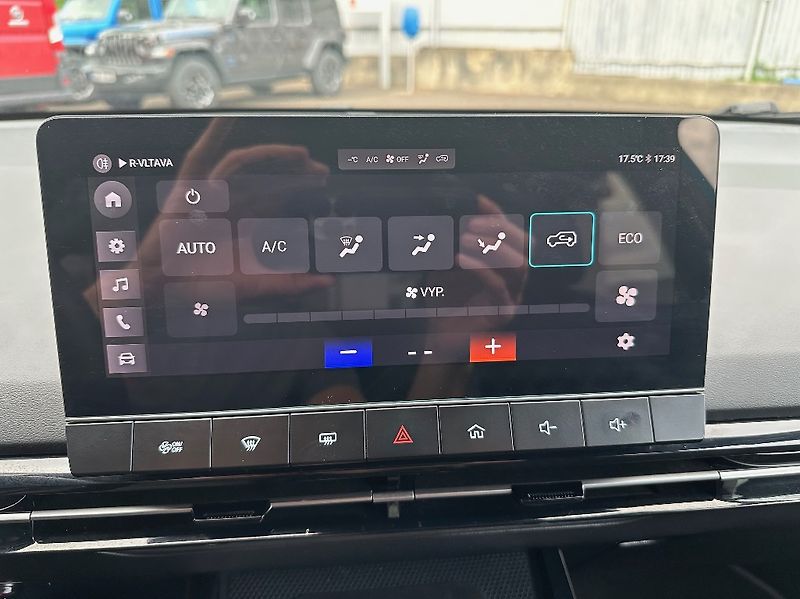 MG MG4 (2023) Electric Elegance (64 kWh) - fotka 24 z 37