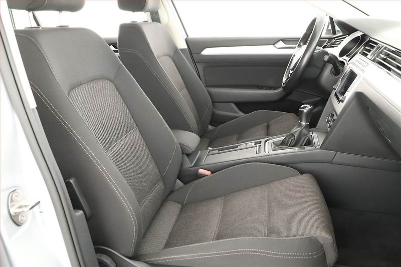 Volkswagen Passat (2016) 2.0 TDI, Navi, Tempomat - fotka 7 z 17