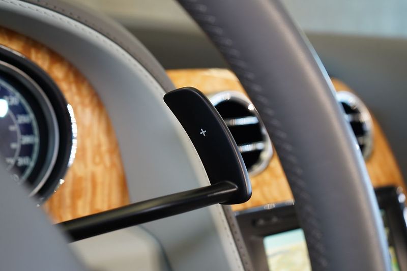Bentley Continental GTC Mulliner, Masáže, Ventilace - fotka 29 z 52