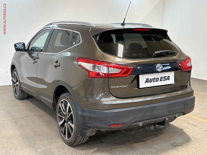 Nissan Qashqai (2014) 1.6 dCi 4x4, ČR, servis.kniha - fotka 6 z 19