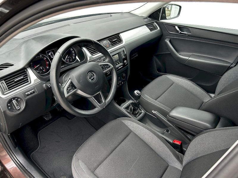 Škoda Rapid (2015) Spaceback 1.2 TSI 81kW MP6 Amb - fotka 21 z 31