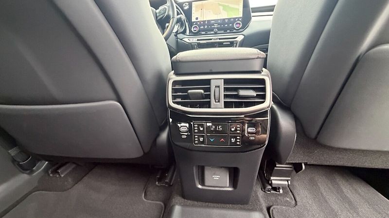 Lexus RX 450h plus 450H+ 2,5 PHEV LUXURY PANORAMI - fotka 16 z 31