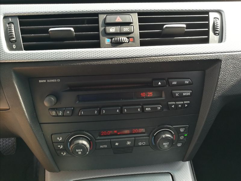 BMW Řada 3 2,0 d 320d kombi - fotka 7 z 15