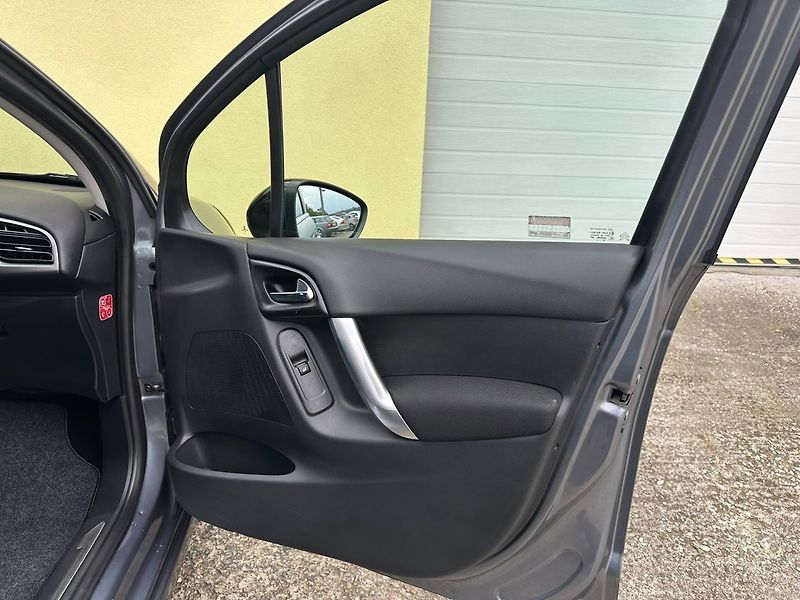 Citroën C3 (2010) 1.6i Panorama/NAVI/1Maj/88kW - fotka 18 z 27