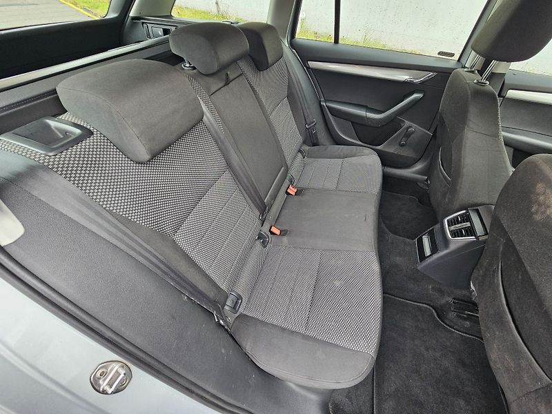 Škoda Octavia (2015) 3 1.6TDI TAŽNÉ  - fotka 16 z 17