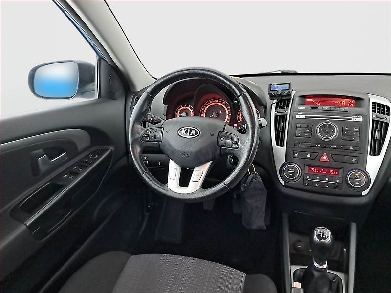 Kia Ceed (2011) 1.6 CVVT, po STK, jezdí dobře - fotka 7 z 19