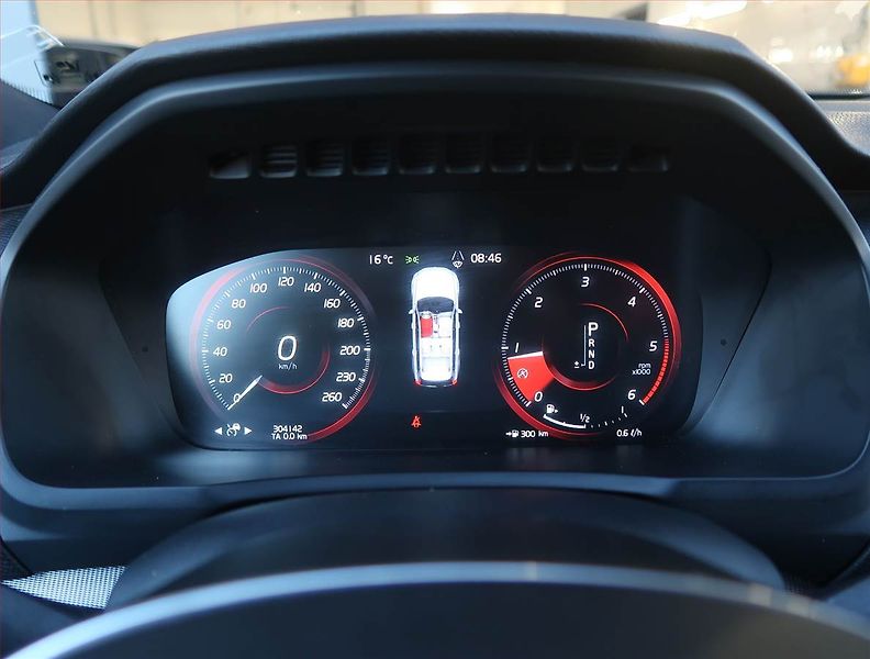 Volvo XC90 (2015) D4 - fotka 11 z 23