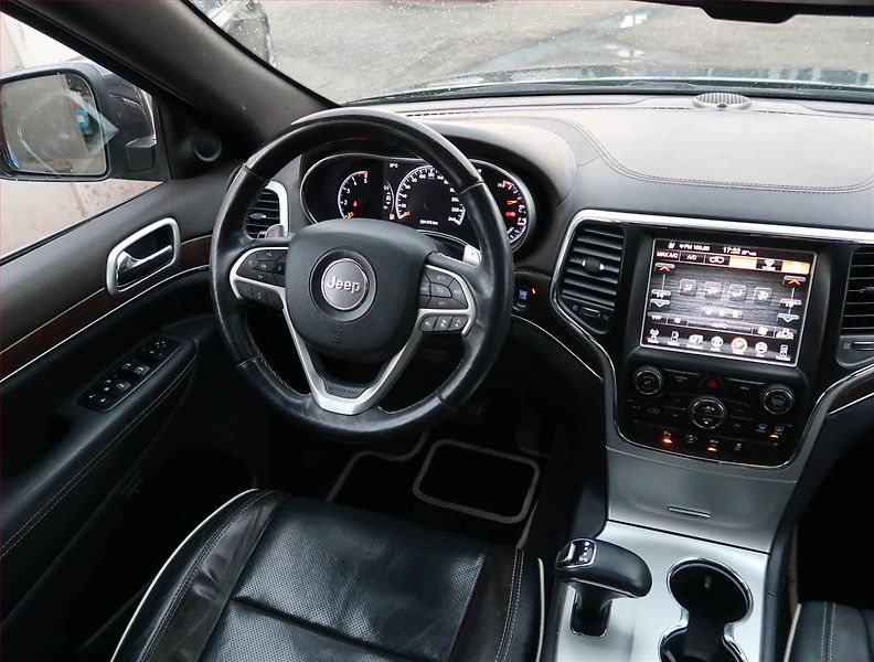 Jeep Grand Cherokee (2015) Overland 3.0 CRD, 4X4 - fotka 7 z 29