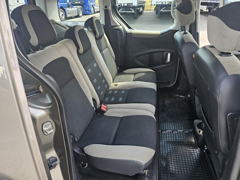 Citroën Berlingo 1,6 HDI 84 kW tažné, nez. top. - fotka 17 z 19