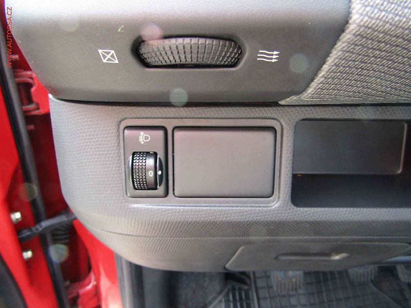 Nissan Micra (2006) 1.2i, 1.maj,ČR, AC - fotka 15 z 16
