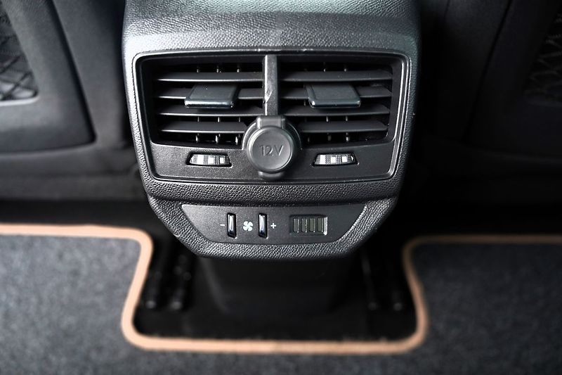 Peugeot 5008 1.6 HDI automat/88KW/7MÍST/ČR - fotka 34 z 44