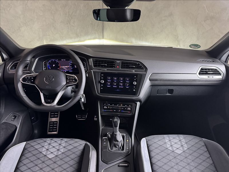 Volkswagen Tiguan 2,0 TDi  DSG R-Line IQ Light K - fotka 16 z 46