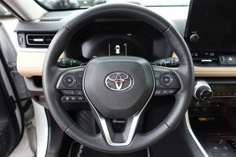 Toyota RAV4 2,5 HEV 222k 4X4 Executive - fotka 21 z 35