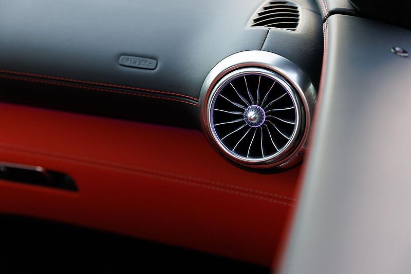 Mercedes-Benz AMG GT (2024) Coupe 63 V8 Biturbo 4Matic+  - fotka 43 z 45