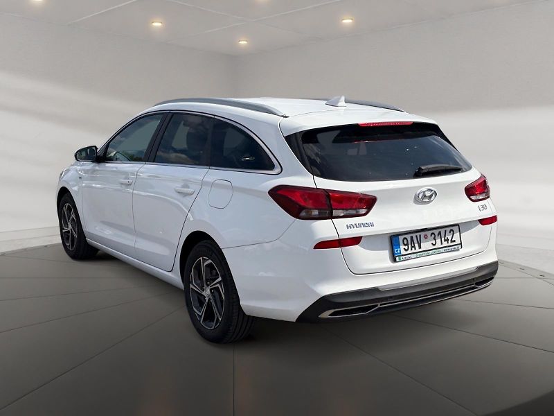 Hyundai i30 (2023) SMART 1.5T-GDI 118kW 1.CZ DPH - fotka 4 z 11
