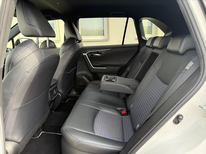 Toyota RAV4 2,5 Selection, 4x4 - fotka 10 z 20