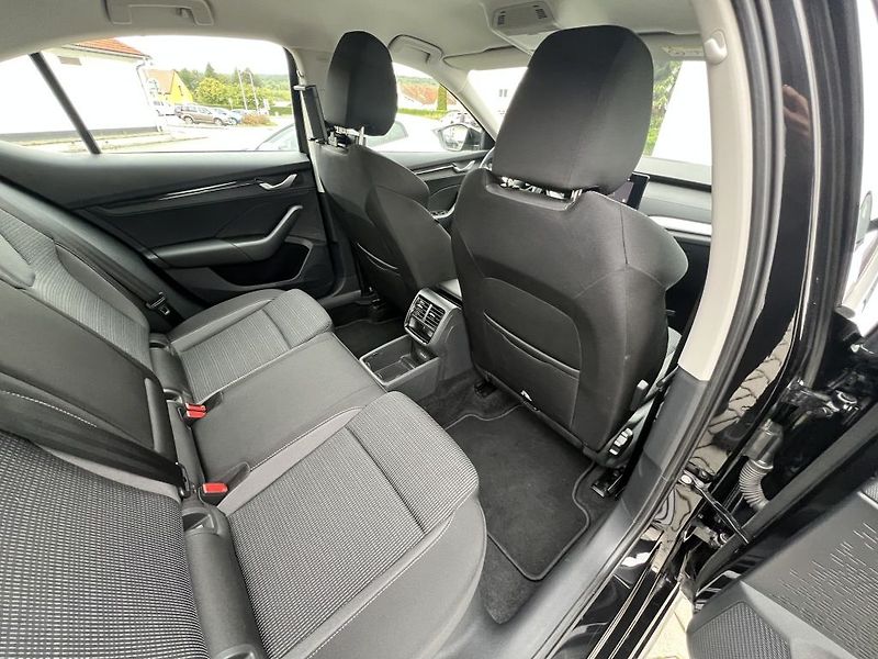 Škoda Octavia Selection 1.5 TSI 110 kW - fotka 18 z 35