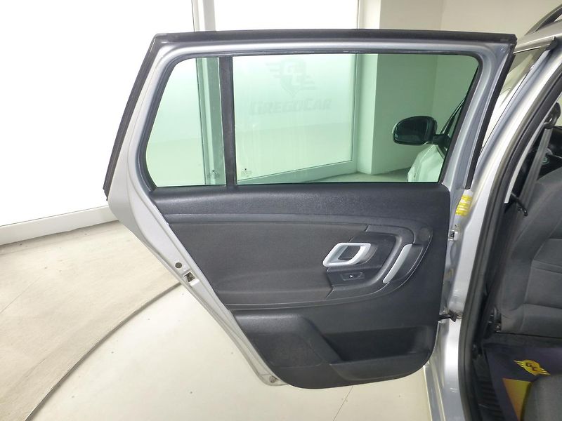 Škoda Fabia (2009) 1,6i-77KW**DSG**KLIMA**PARK.S* - fotka 12 z 24