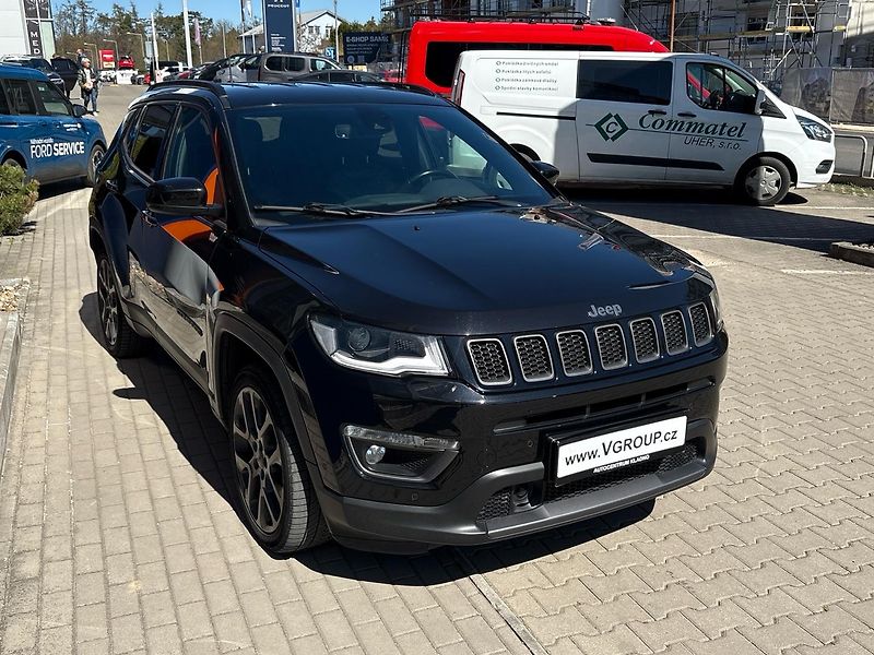 Jeep Compass (2020) S Limited PHEV 190k - fotka 32 z 37