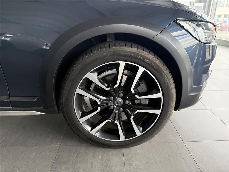 Volvo V90 2,0   173kW,CROSSCOUNTRY,SERVI - fotka 32 z 35