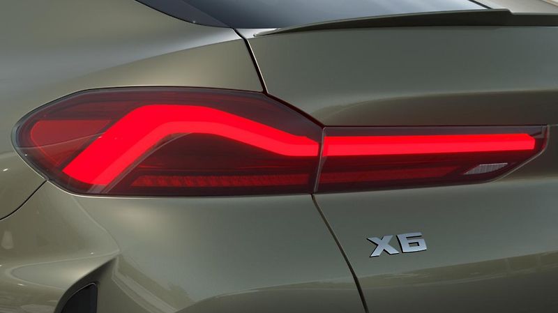 BMW X6 xDrive40d - fotka 9 z 14